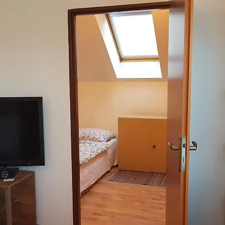 Iris Apartment *